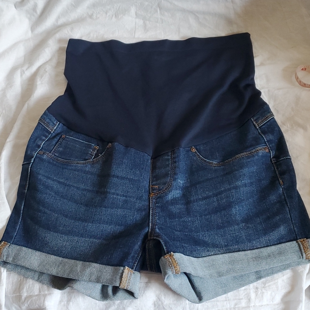 Bella vida Maternity short.